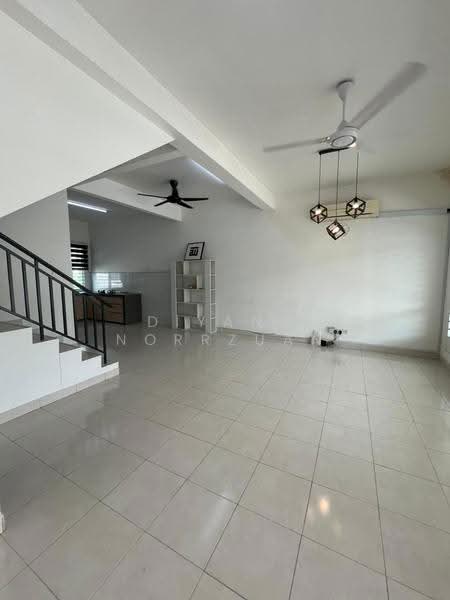 Rumah Teres 2-Tingkat untuk Dijual di Bandar Puncak Alam (Puncak Alam) - Diyana Norrzuan - Living Room - PropertyGuru.com.my