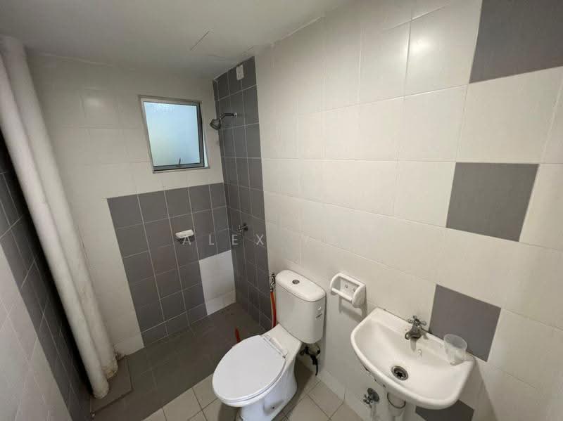 Pangsapuri untuk Dijual di Seri Intan Apartment - Alex Yap - Bathroom - PropertyGuru.com.my