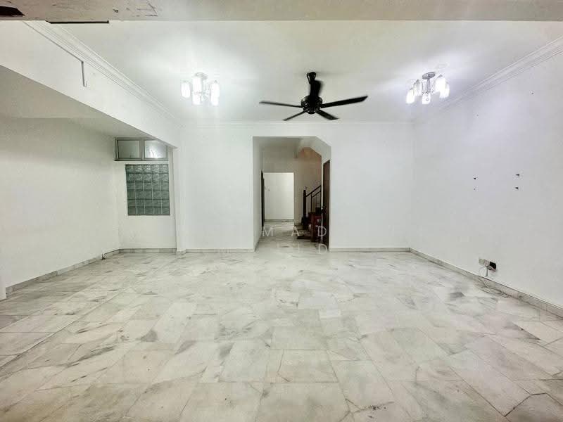 2-storey Terraced House for Sale in Usj 22 (Subang Jaya) - Mohammad Din Majid - Living Room - PropertyGuru.com.my