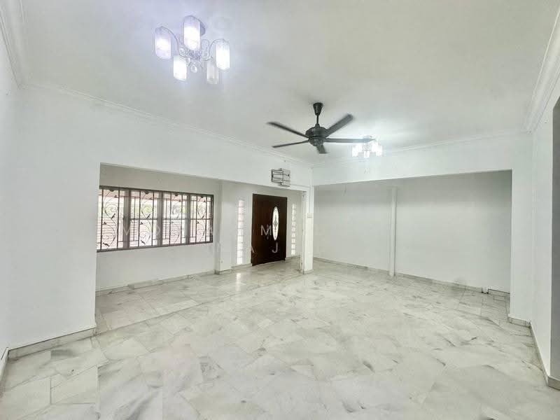 2-storey Terraced House for Sale in Usj 22 (Subang Jaya) - Mohammad Din Majid - Living Room - PropertyGuru.com.my