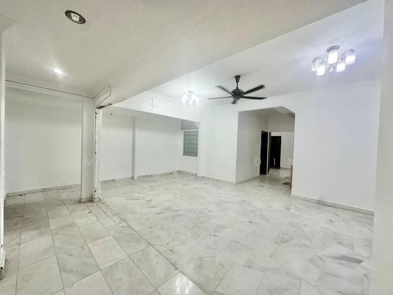 2-storey Terraced House for Sale in Usj 22 (Subang Jaya) - Mohammad Din Majid - Living Room - PropertyGuru.com.my