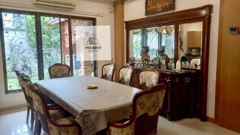 Semi-Detached House for Sale in Taman Yarl (Jalan Klang Lama (Old Klang Road)) - Priscilla David - Dining Room - PropertyGuru.com.my
