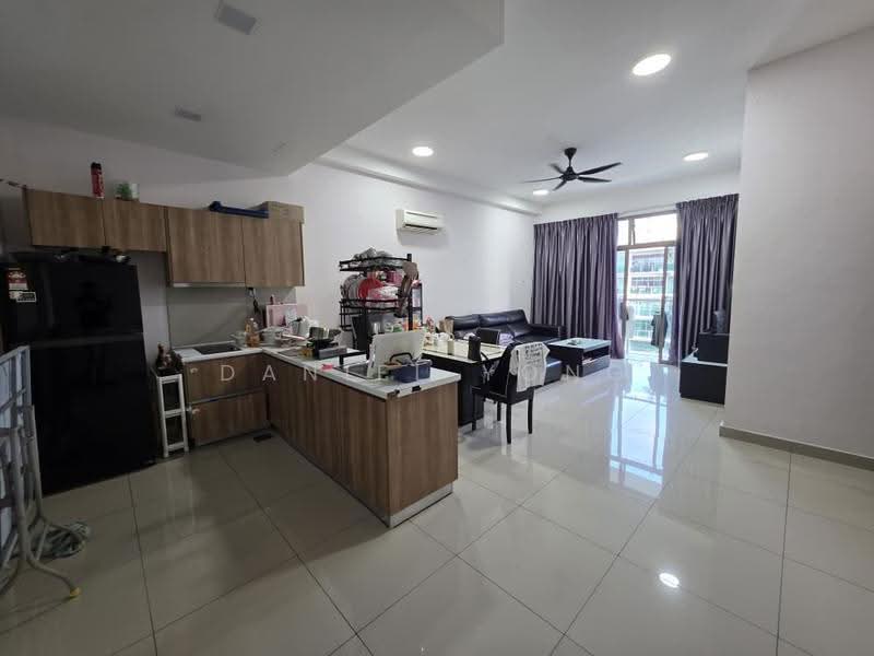 Kediaman Servis untuk Dijual di Palazio - Daniel Yong - Kitchen - PropertyGuru.com.my
