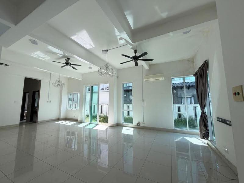 Rumah Berkembar untuk Disewa di Taman Equine (Seri Kembangan) - HL Lau - Living Room - PropertyGuru.com.my