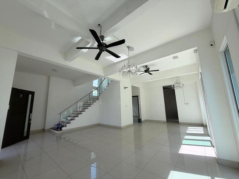 Rumah Berkembar untuk Disewa di Taman Equine (Seri Kembangan) - HL Lau - Living Room - PropertyGuru.com.my