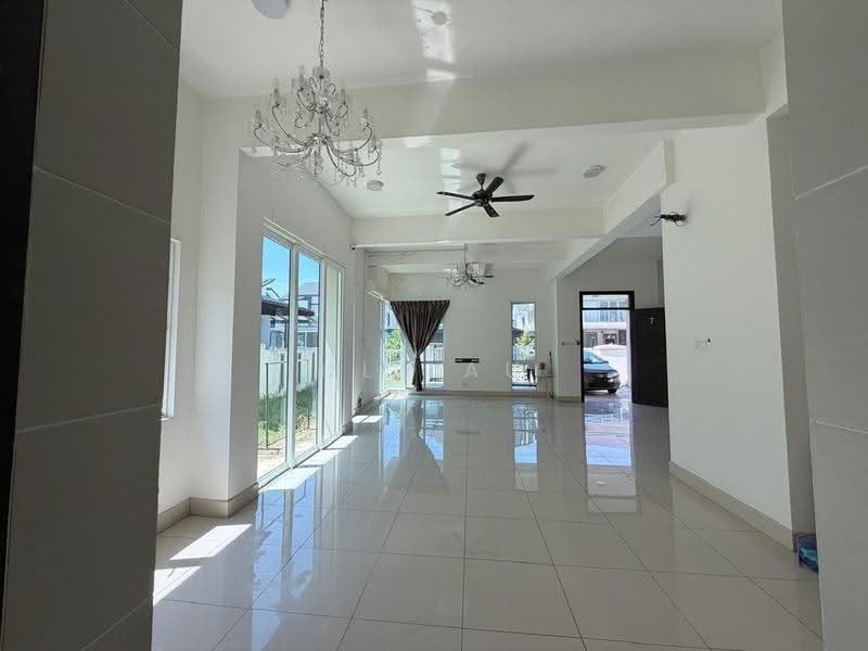Rumah Berkembar untuk Disewa di Taman Equine (Seri Kembangan) - HL Lau - Living Room - PropertyGuru.com.my
