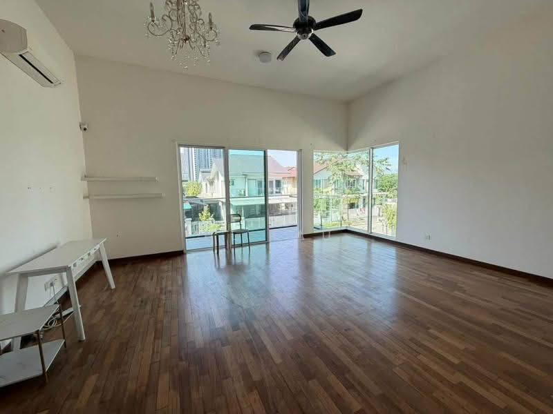 Rumah Berkembar untuk Disewa di Taman Equine (Seri Kembangan) - HL Lau - Living Room - PropertyGuru.com.my