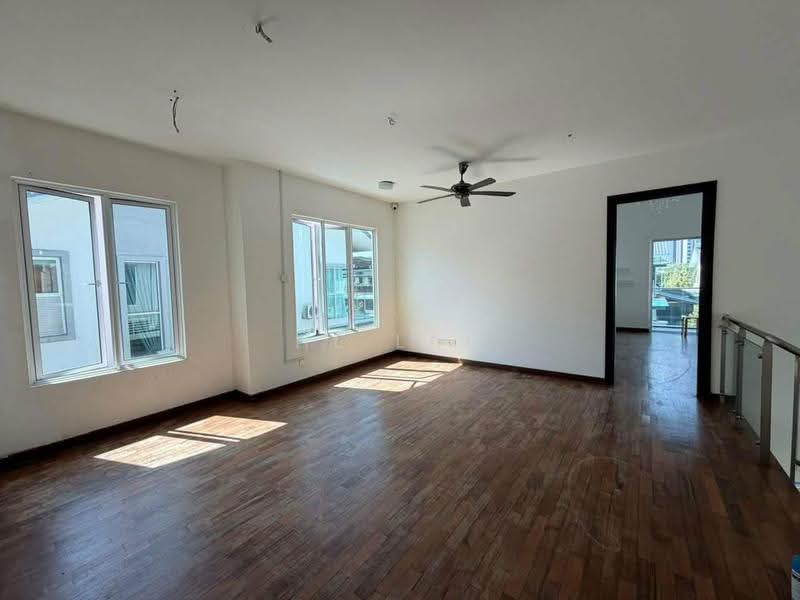 Rumah Berkembar untuk Disewa di Taman Equine (Seri Kembangan) - HL Lau - Living Room - PropertyGuru.com.my