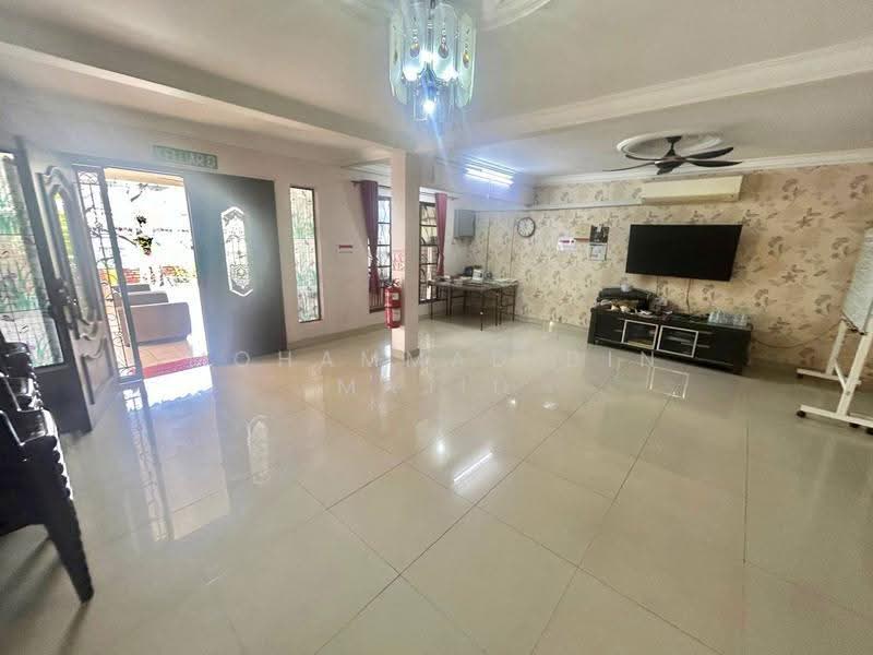 Rumah Berkembar untuk Dijual di Taman Sri Andalas (Klang) - Mohammad Din Majid - Living Room - PropertyGuru.com.my