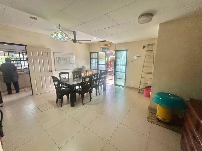 Rumah Berkembar untuk Dijual di Taman Sri Andalas (Klang) - Mohammad Din Majid - Dining Room - PropertyGuru.com.my