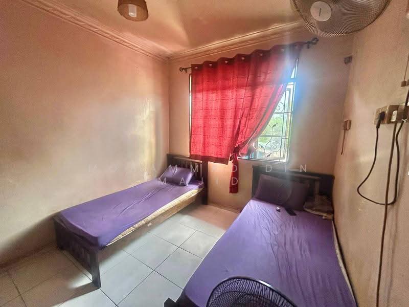 Rumah Berkembar untuk Dijual di Taman Sri Andalas (Klang) - Mohammad Din Majid - Bedroom - PropertyGuru.com.my