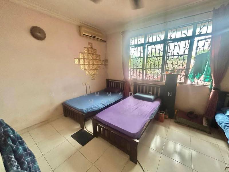 Rumah Berkembar untuk Dijual di Taman Sri Andalas (Klang) - Mohammad Din Majid - Bedroom - PropertyGuru.com.my