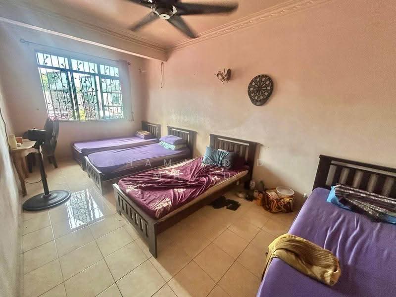 Rumah Berkembar untuk Dijual di Taman Sri Andalas (Klang) - Mohammad Din Majid - Bedroom - PropertyGuru.com.my