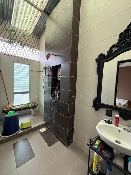Townhouse for Rent in Taman Sutera Utama (Skudai) - Alex How - Bathroom - PropertyGuru.com.my