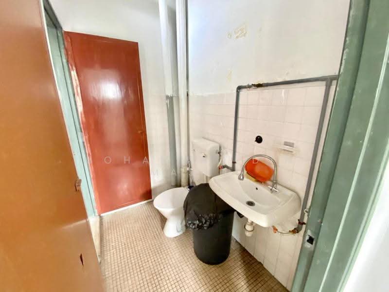 2-storey Terraced House for Sale in Taman Puchong Perdana (Puchong) - Mohammad Din Majid - Bathroom - PropertyGuru.com.my