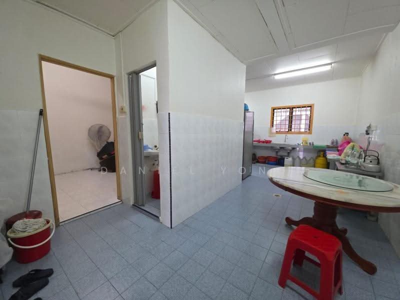 2-storey Terraced House for Sale in Taman Bersatu (Kulai) - Daniel Yong - Kitchen - PropertyGuru.com.my