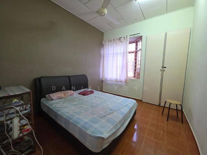 2-storey Terraced House for Sale in Taman Bersatu (Kulai) - Daniel Yong - Bedroom - PropertyGuru.com.my