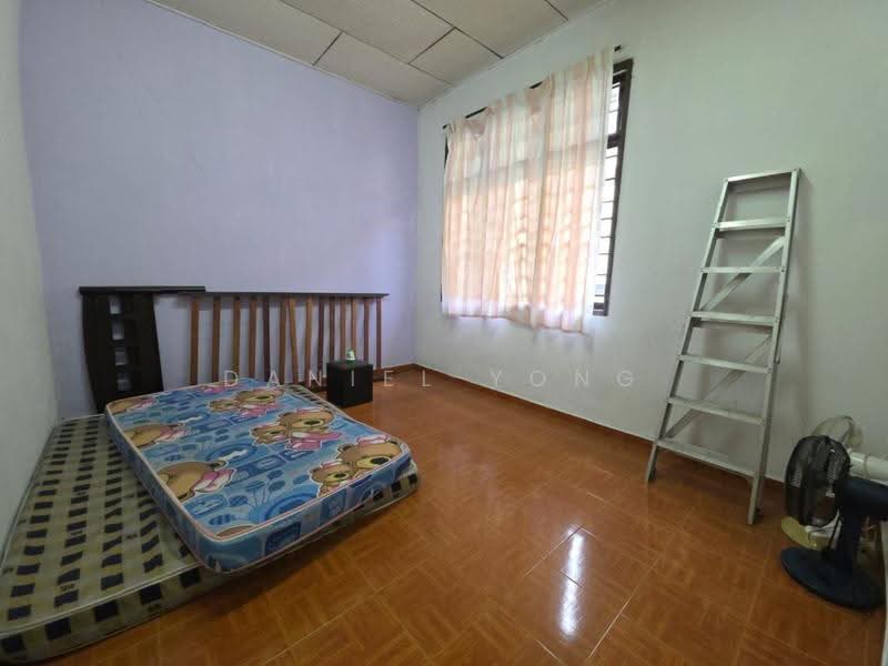 2-storey Terraced House for Sale in Taman Bersatu (Kulai) - Daniel Yong - Bedroom - PropertyGuru.com.my
