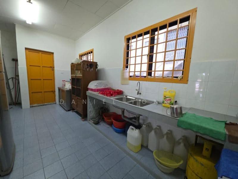 2-storey Terraced House for Sale in Taman Bersatu (Kulai) - Daniel Yong - Kitchen - PropertyGuru.com.my