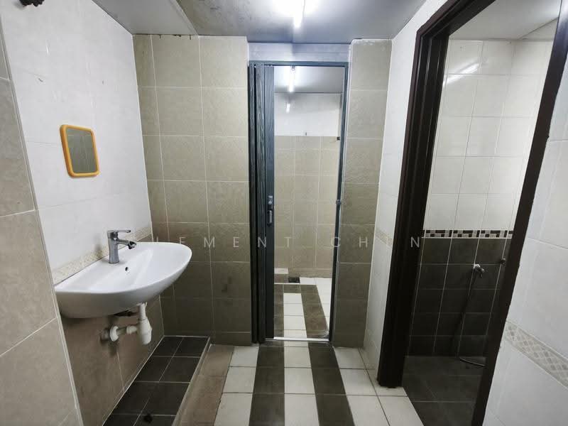 Pejabat untuk Disewa di Bandar Puteri Puchong (Puchong) - Clement Chen - Bathroom - PropertyGuru.com.my