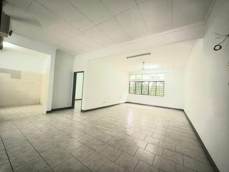 Rumah Bandar untuk Dijual di Kota Kemuning (Shah Alam) - Hong . - Living Room - PropertyGuru.com.my
