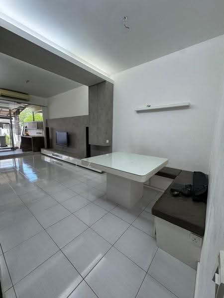 Rumah Teres 2-Tingkat untuk Dijual di Setia Tropika (Johor Bahru) - LZ Lau - Living Room - PropertyGuru.com.my