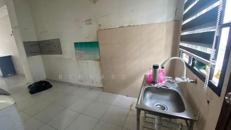 Rumah Teres 2.5-Tingkat untuk Dijual di Taman Scientex Pasir Gudang (Pasir Gudang) - Bernard Lim - Kitchen - PropertyGuru.com.my