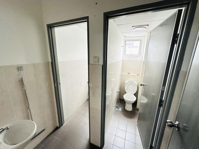 Factory for Sale in Taman Industri Integrasi Rawang (Rawang) - Tiffany Yang - Bathroom - PropertyGuru.com.my