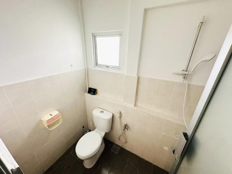 Factory for Sale in Taman Industri Integrasi Rawang (Rawang) - Tiffany Yang - Bathroom - PropertyGuru.com.my