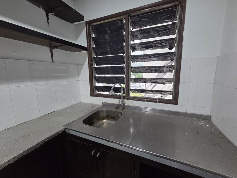 Condominium for Sale at Paradesa Tropica - Aniq Azmi - Kitchen - PropertyGuru.com.my