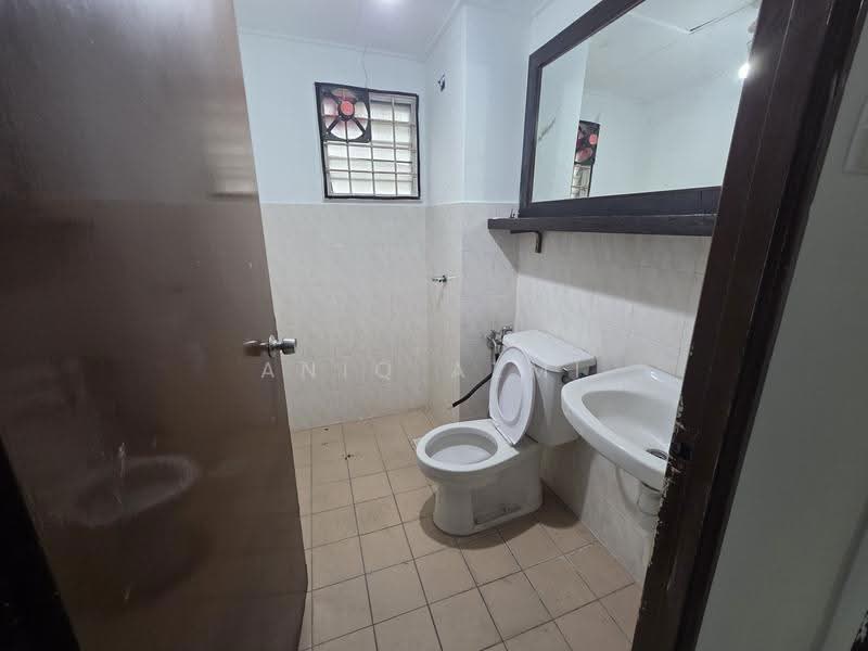 Condominium for Sale at Paradesa Tropica - Aniq Azmi - Bathroom - PropertyGuru.com.my