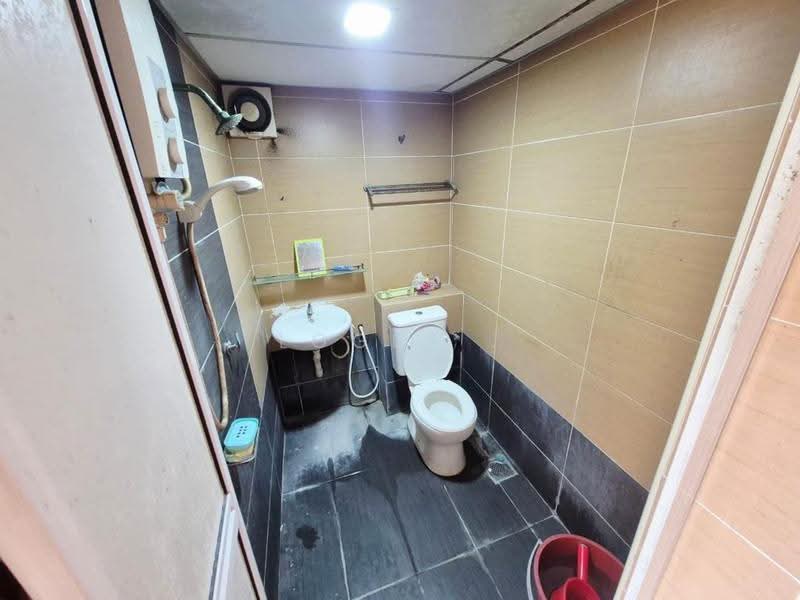 Kondominium untuk Dijual di Palm Court Condominium - Loges . - Bathroom - PropertyGuru.com.my