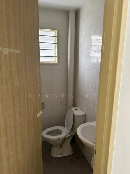 Apartment for Rent at Pangsapuri Kasuarina - DRAGON NG - Bathroom - PropertyGuru.com.my