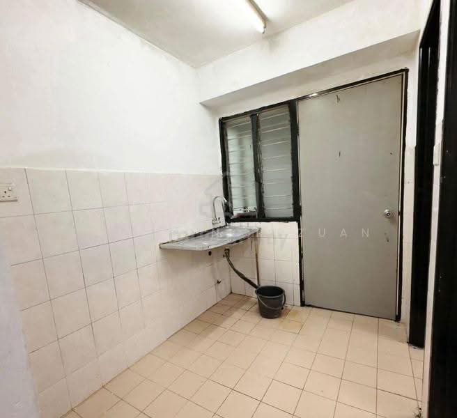Flat for Rent at Seroja - Diyana Norrzuan - Kitchen - PropertyGuru.com.my