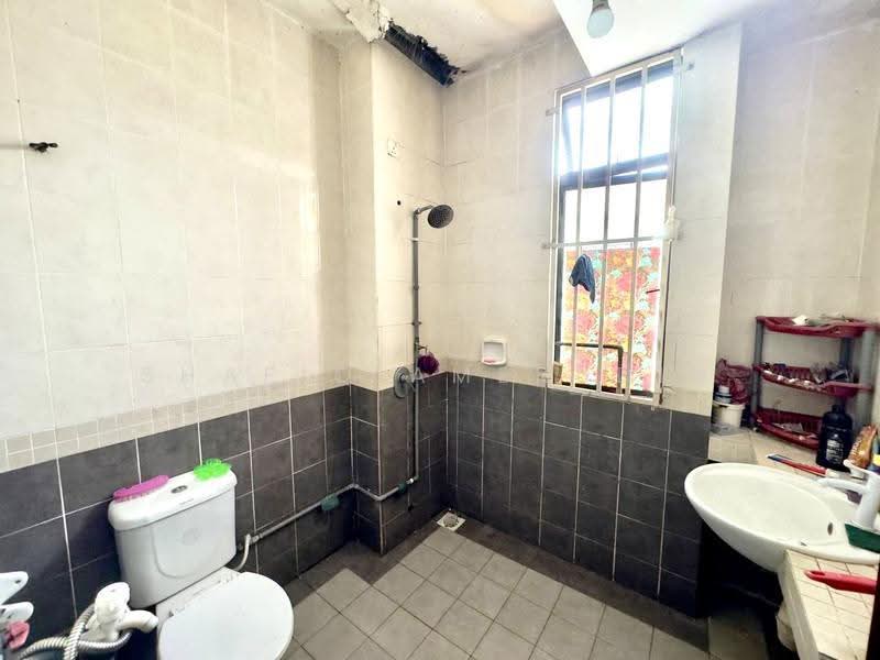 Rumah Teres 2-Tingkat untuk Dijual di Subang Bestari (Shah Alam) - Shafiq Amerudin - Bathroom - PropertyGuru.com.my