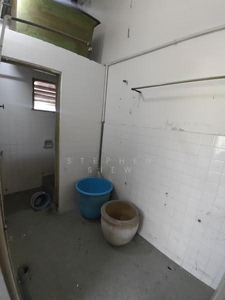 Shop / Office for Rent in Taman Jati (Ipoh) - Stephen Siew - Bathroom - PropertyGuru.com.my