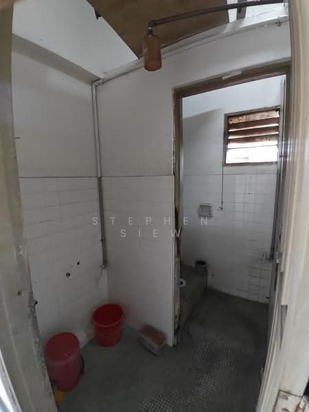 Shop / Office for Rent in Taman Jati (Ipoh) - Stephen Siew - Bathroom - PropertyGuru.com.my