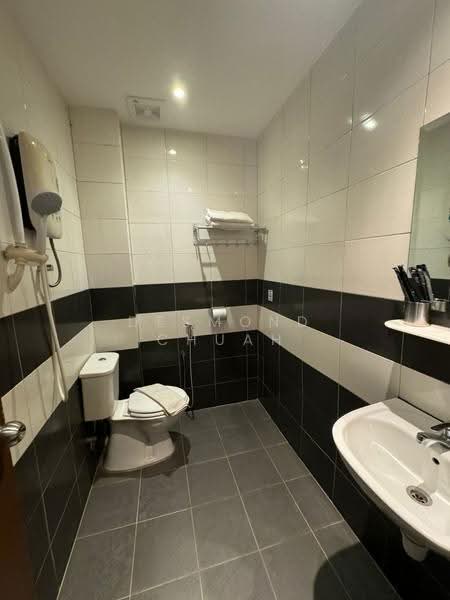 Hotel / Resort for Sale in George Town (Penang) - Desmond Chuah - Bathroom - PropertyGuru.com.my