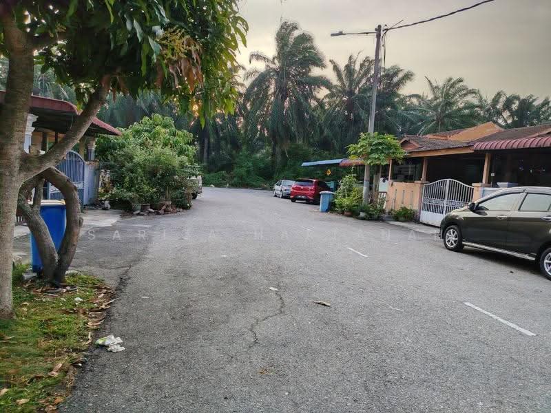 Rumah Teres untuk Dijual di Taman Banting Baru (Banting) - Sariza Hartanah - Exterior - PropertyGuru.com.my