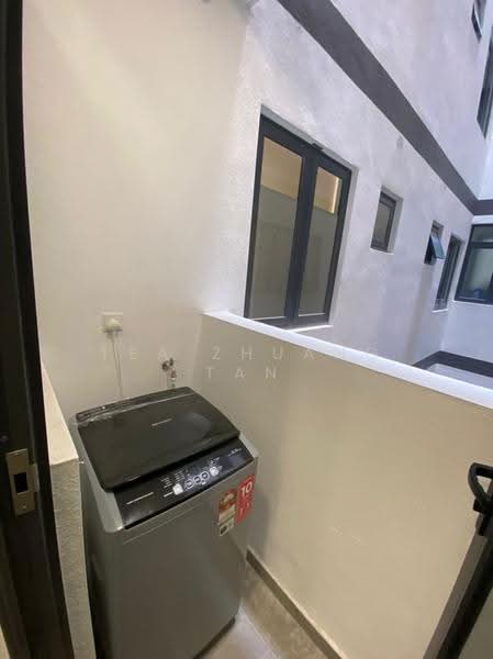 Kediaman Servis untuk Disewa di Aster Green - Tea Zhuang Tan - Balcony - PropertyGuru.com.my
