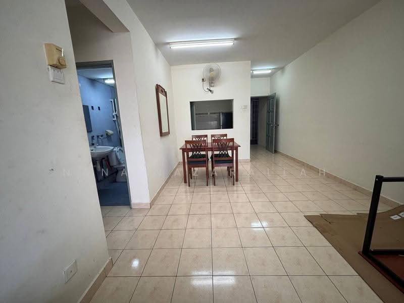 Kondominium untuk Dijual di Angkasa Condominiums - Nana Nazarallah - Dining Room - PropertyGuru.com.my
