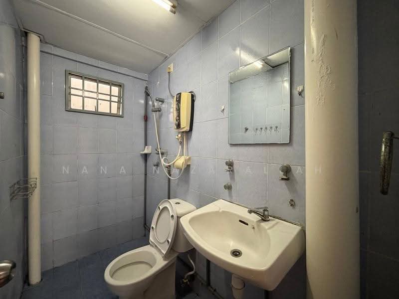 Kondominium untuk Dijual di Angkasa Condominiums - Nana Nazarallah - Bathroom - PropertyGuru.com.my