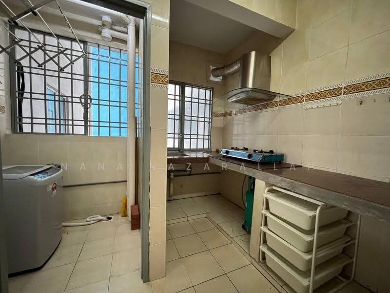 Kondominium untuk Dijual di Angkasa Condominiums - Nana Nazarallah - Kitchen - PropertyGuru.com.my