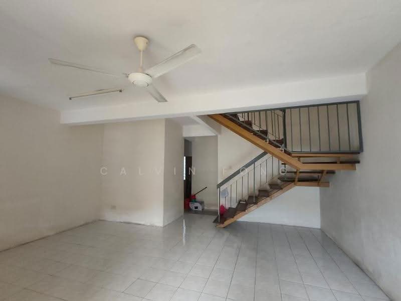 2-storey Terraced House for Rent in Bandar Putra Permai (Seri Kembangan) - Calvin Fong - Living Room - PropertyGuru.com.my