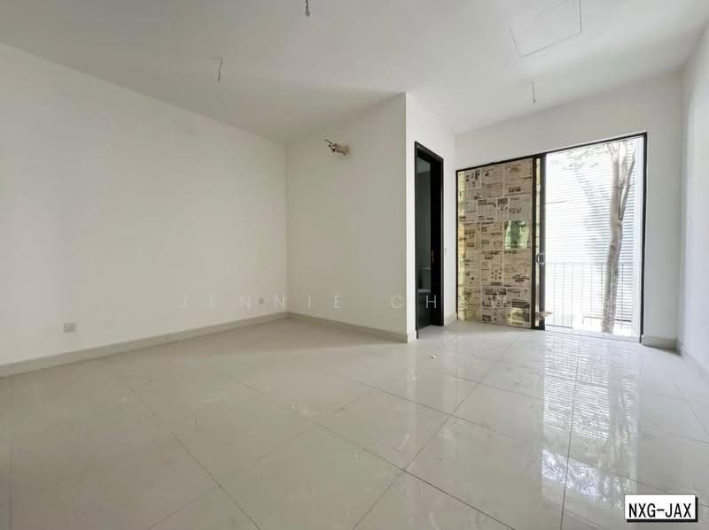Rumah Teres untuk Dijual di Duta Villa (Setia Alam) - Jennie Chew - Living Room - PropertyGuru.com.my