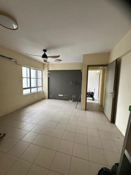 Pangsapuri untuk Dijual di Pangsapuri Alpinia - Jeff Cheah - Living Room - PropertyGuru.com.my