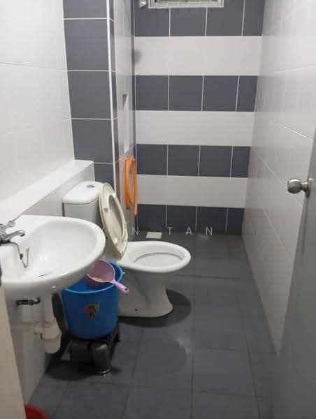 Pangsapuri untuk Dijual di Camellia Residence - Win Tan - Bathroom - PropertyGuru.com.my