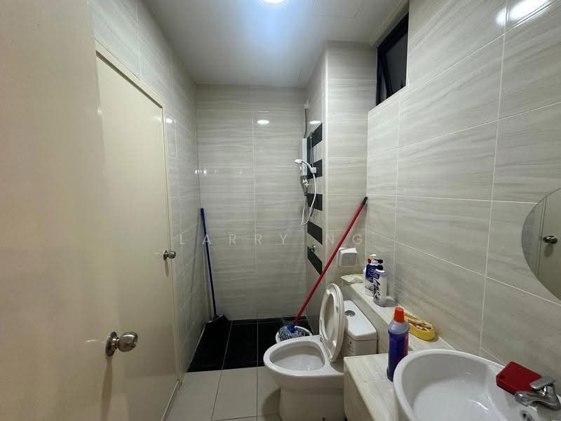 Service Residence for Rent at D'Summit Residences - Larry Ng - Bathroom - PropertyGuru.com.my
