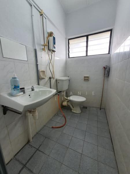 Apartment for Rent at Taman Pekaka Block 33 - Stephanie Lim - Bathroom - PropertyGuru.com.my
