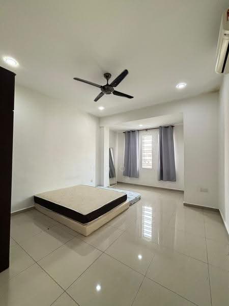 Rumah Teres 3-Tingkat untuk Disewa di Taman Suria (Johor Bahru) - Khoo . - Bedroom - PropertyGuru.com.my